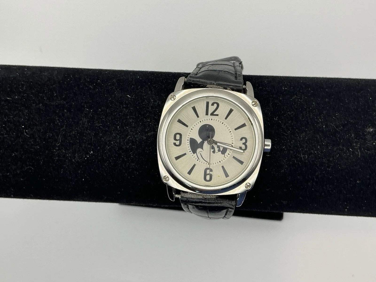 Disney Parks Mickey Mouse Men’s Watch Metal Studs Black Band New Battery